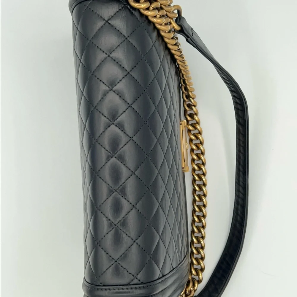 🖤💛Stunning Chanel Boy in large size w/Chanel dust bag and Entrupy COA!🖤